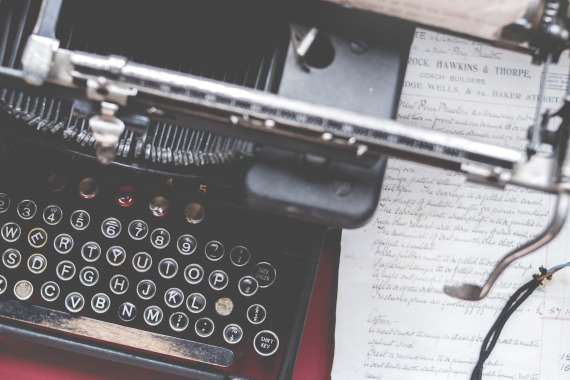 Becas Fundación Antonio Pereira para creaciones y estudios de carácter poético o literario.